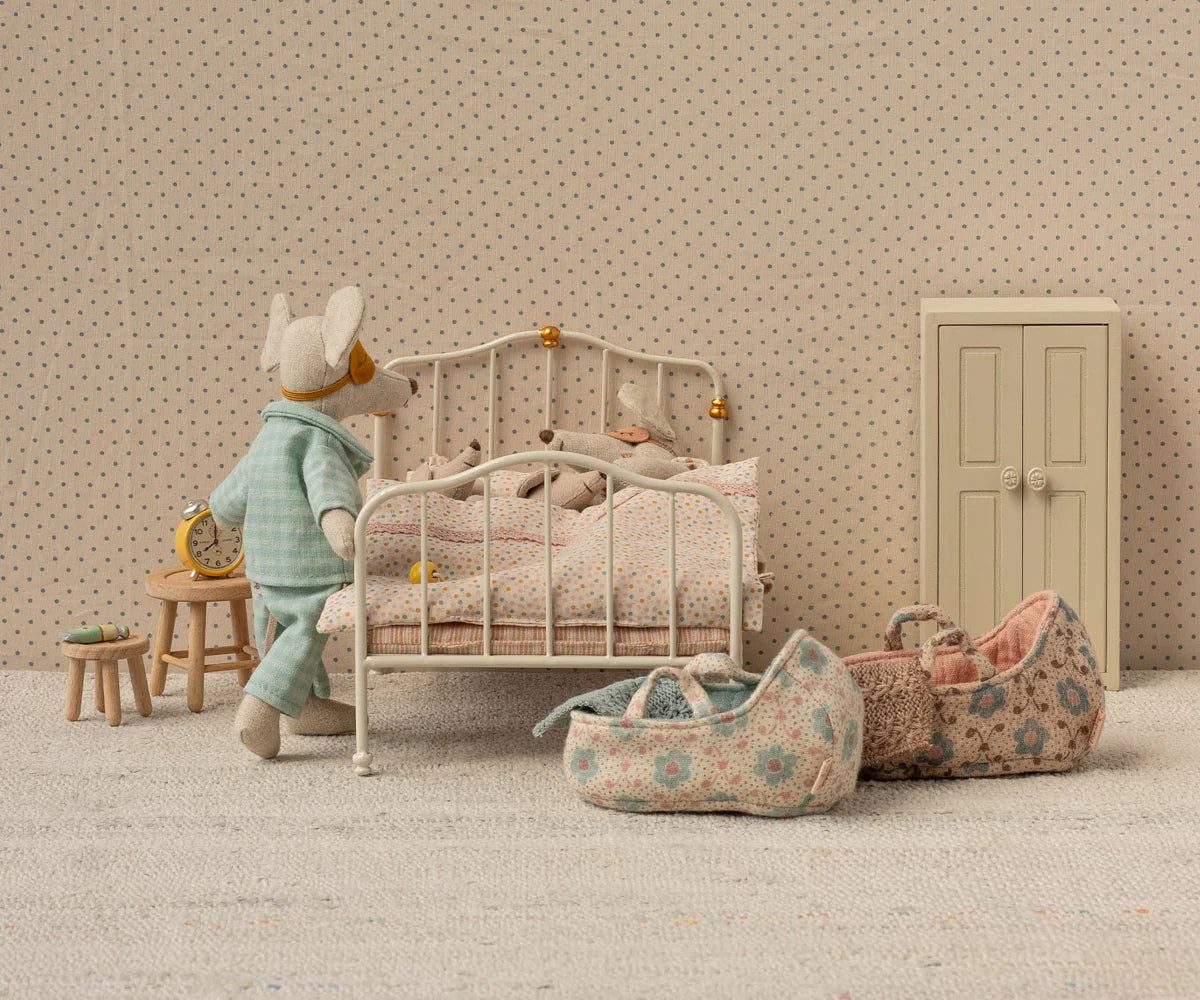 Maileg vintažinė tėvų lova- Off white
