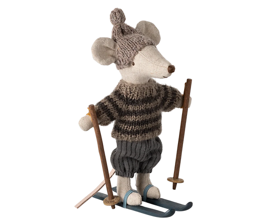 Maileg žiemos peliukas su slidėmis - didysis brolis Grey