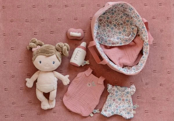 Little Dutch pliušinė lėlė nešiojimo lopšyje - Rosa