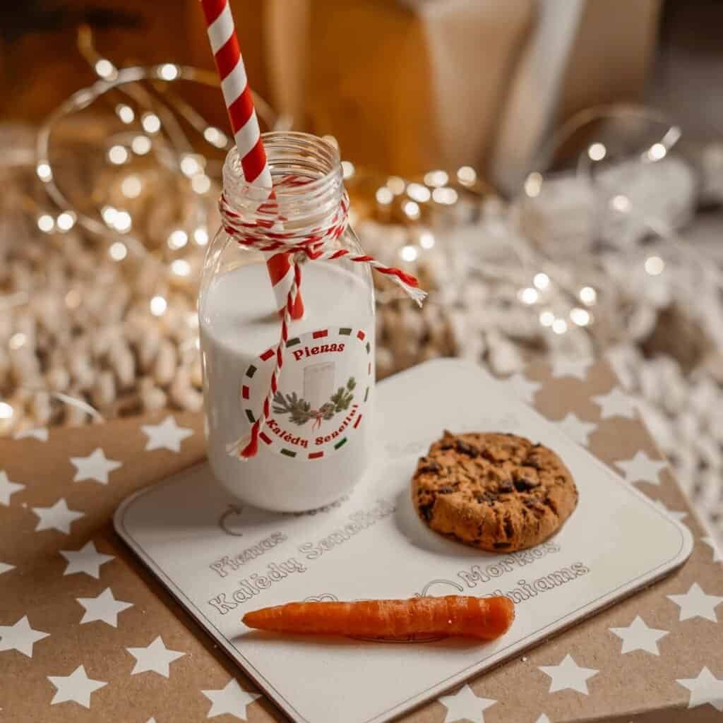 Kalėdų išvakarių rinkinys: Buteliukas pienui, Maišelis sausainiui, Stebuklingas Kalėdų senelio raktas, Magiškos žvaigždutės elniams