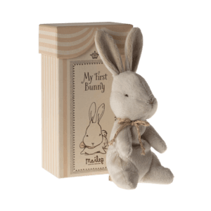 Maileg Kūdikio pirmasis žaisliukas – Zuikutis – Off white