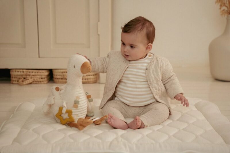 Little Dutch žąsis su veiklomis - Naturals - Image 3