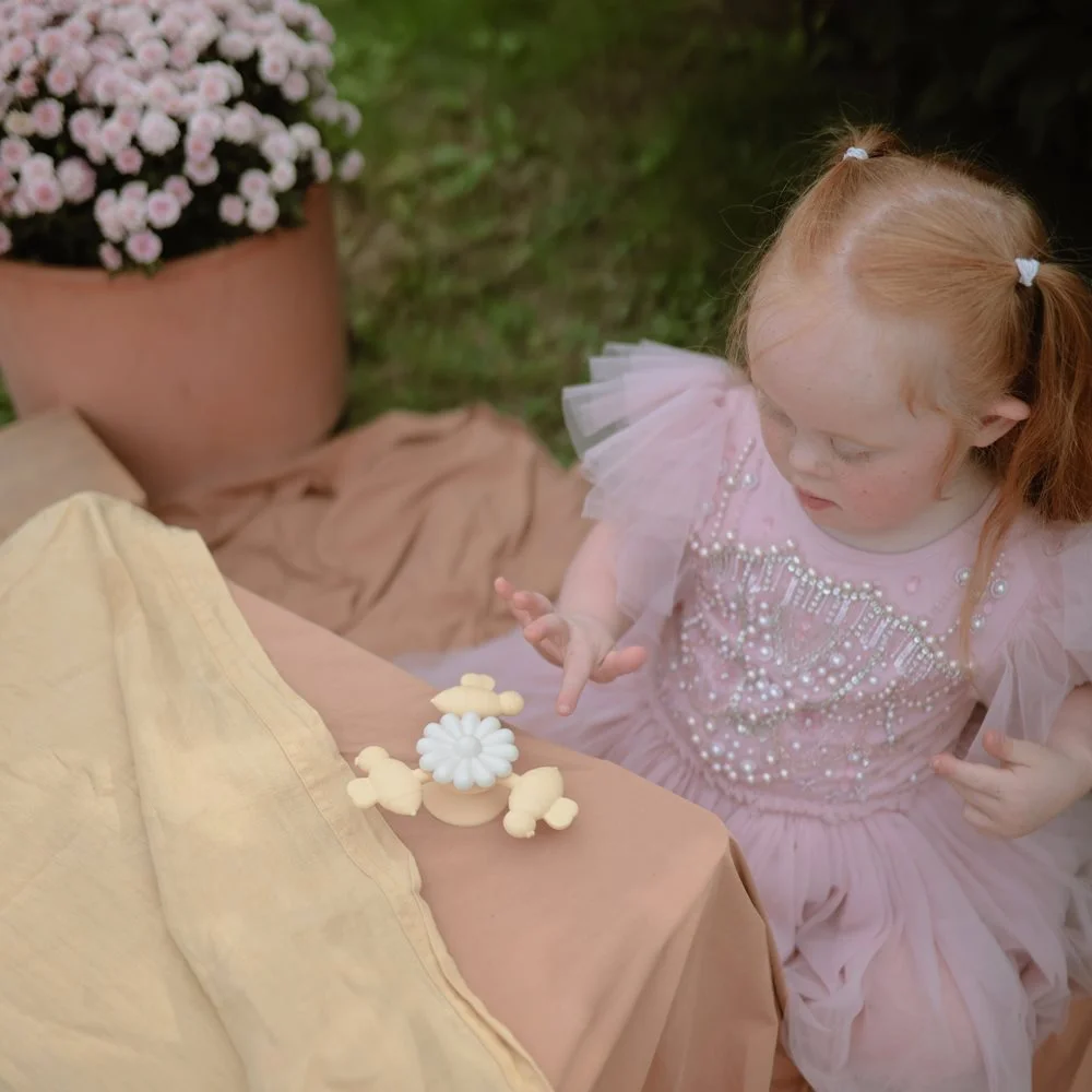 Mushie žaislas – prilimpantis suktukas – bitutės - Image 4