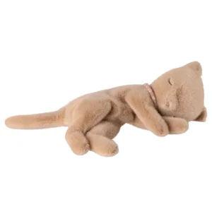 Maileg minkštas miegantis katinas – Cream Peach
