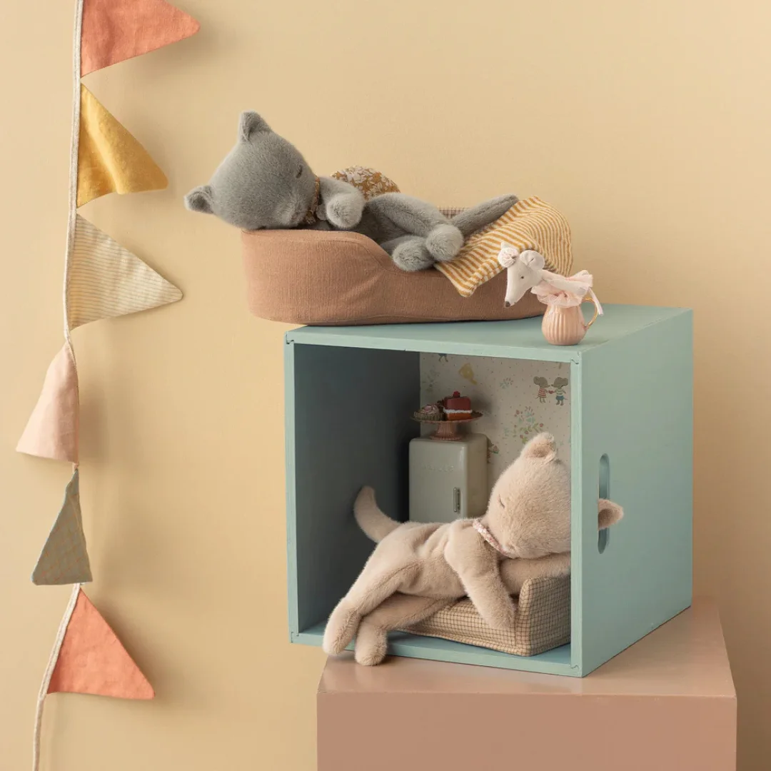 Maileg minkštas miegantis katinas - Cream Peach - Image 2